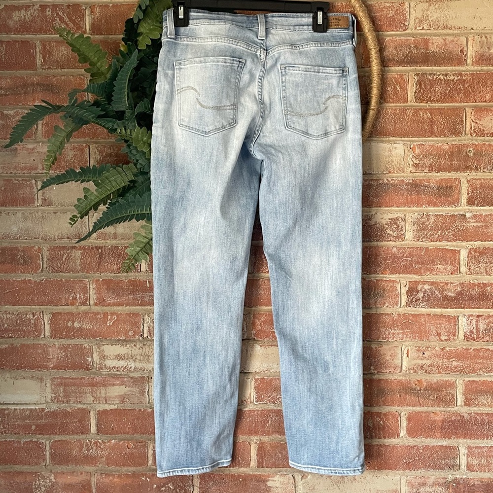 Mid-rise Light Blue Levi Jeans